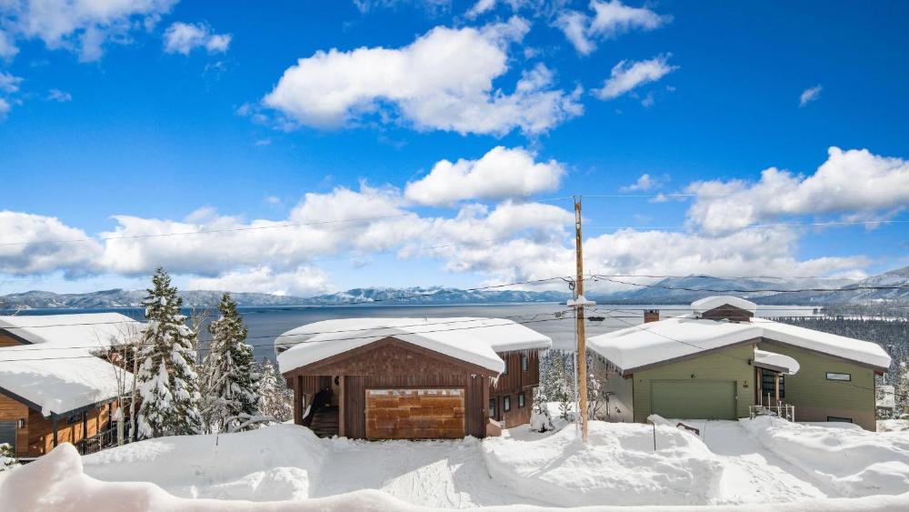 Chickadee by AvantStay Modern A-Frame Cabin